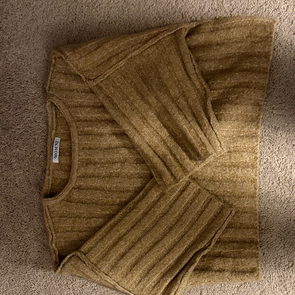 Gold Ribbed Knit Top - Picture 2 of 5